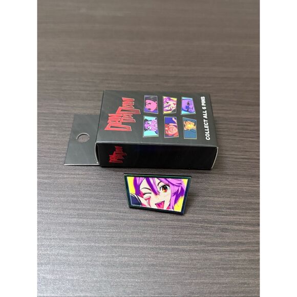 Dandadan Opening Scene Character Blind Box Pin - Aira Shiratori - Picture 1 of 2